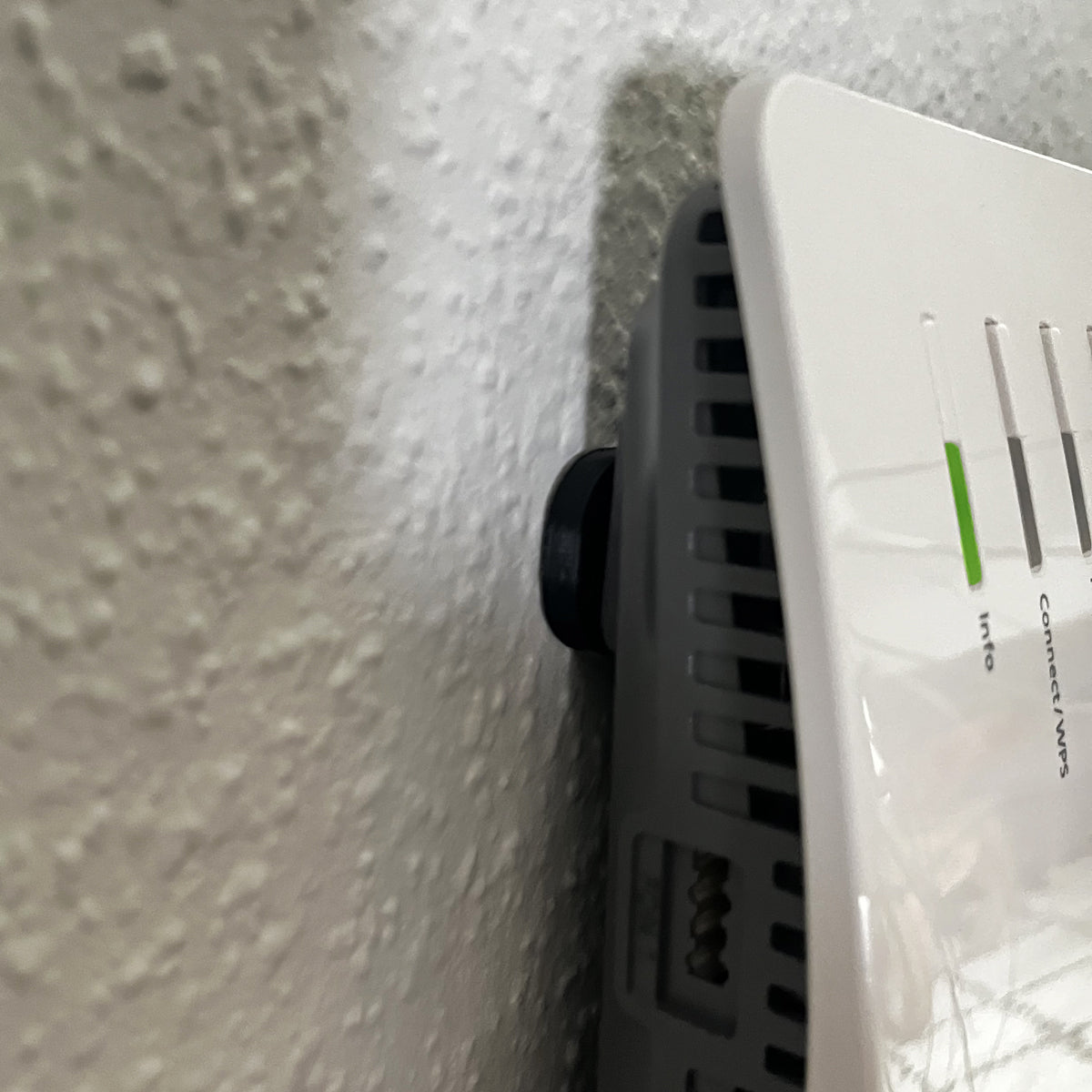 R-Satz Shop Wandhalterung passend für Fritzbox 6660 Cable, 6670 Cable, 7530 AX, 7590 AX