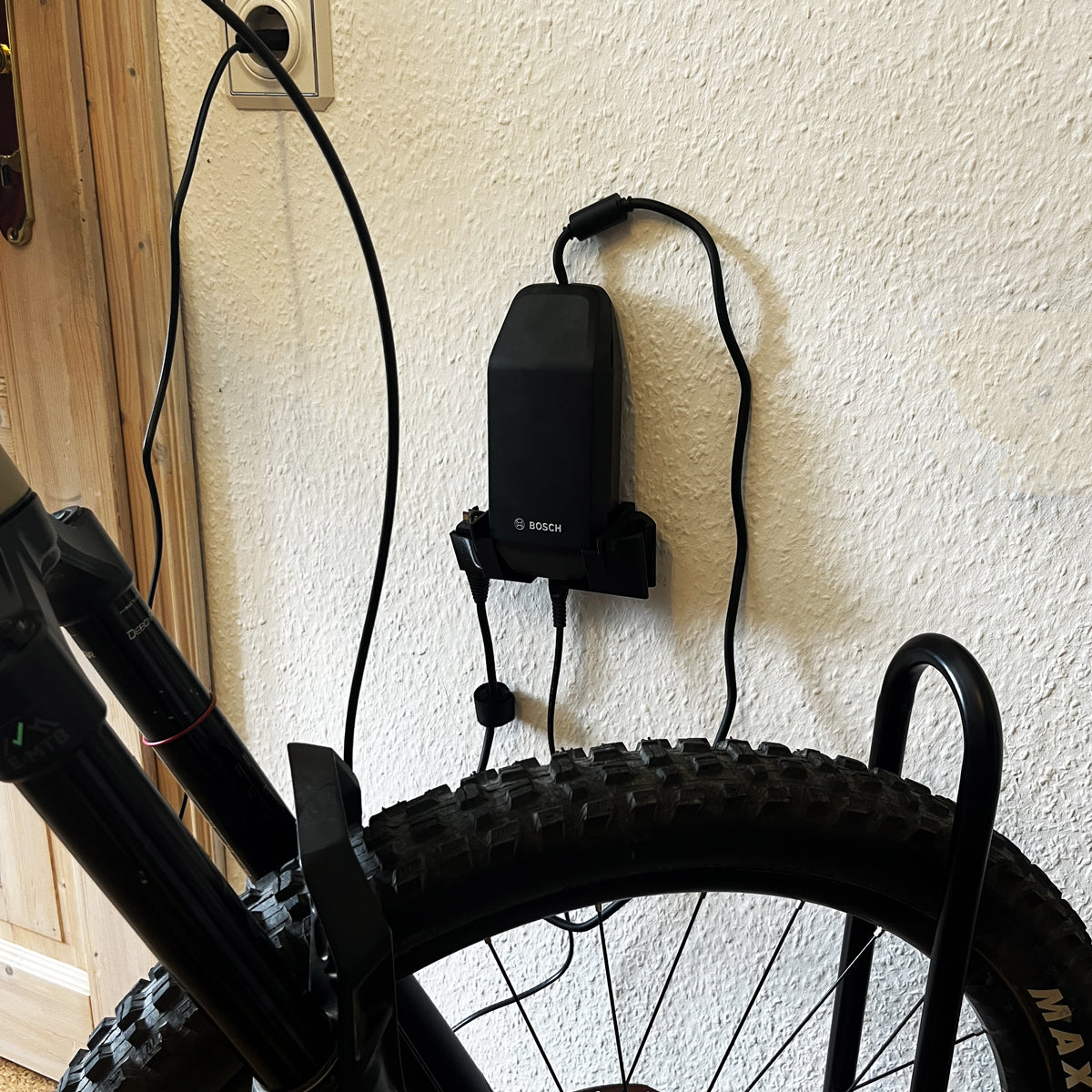 Wandhalterung passend für Bosch Ladegerät Charger Smart 4A eBike Halter Halterung Akku – R-Satz Shop